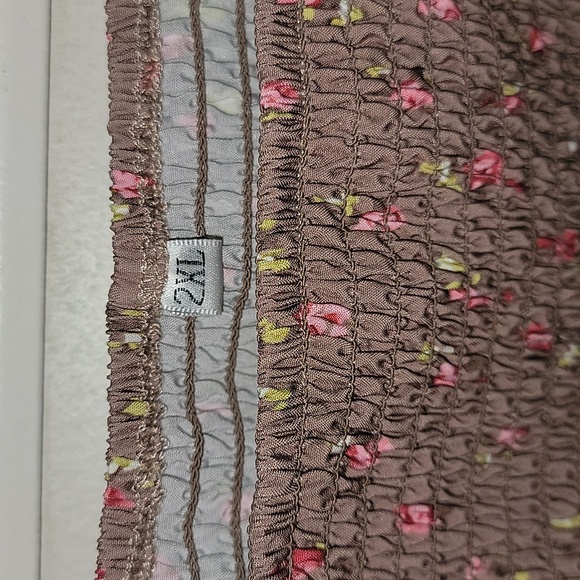 Puff Sleeve Romper - Picture 7 of 13